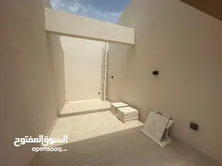  18 5 + 1 Maid’s Room Villa in Muscat Hills for Rent