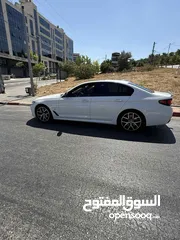  25 الحبه المميزه بلون الأبيض اللؤلؤي المميز للبيع على(الكاش فقط) Bmw 530e 2022 M