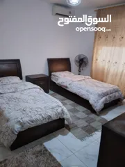  22 شقه مفروشه ديلوكس كاملة الخدمات للايجار الشهري او السنوي في عمارة سكنيه مخدومة يوجد حارس للعمارة