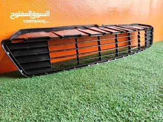 2 شبك /شل سفلي طمبون امامي تويوتا بريوس سي 2012/2014  مستعمل اصلي وارد اليابان بحالة ممتازه  Toyota