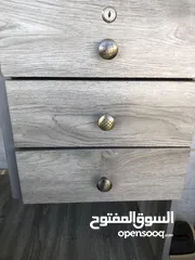  3 مكتبان لون رمادي الواحد ب 20 والثاني ب 15