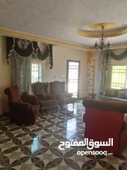  14 منزل للبيع على شارع 100 مطل منطقة جميلة جدا و هاذيه