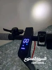  3 سكوتر كهربائي شبه مستعمل  ب 65 قابل للتفاوض