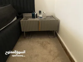  2 غرفة نوم ايطالي استعمال شهرين خزانة وتخت وكوميدان عدد 2 و خزانة صغير وترية معلقة وبرداي