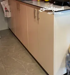  7 معدات كافتيريا كامله و شبه مستعمله,ثلاجات عرض و طاولات و كراسي و الكثير من المعدات و بريستا