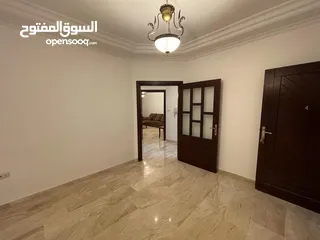  11 شقة ارضيه للبيع خلدا 200 م مدخل خاص مع ترس امامي وكراج