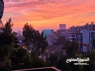  25 شقة مفروشة مميزة للبيع في الشميساني  -  قرب السفارة الليبية طابق ثاني 251م تشطيب سوبر ديلوكس