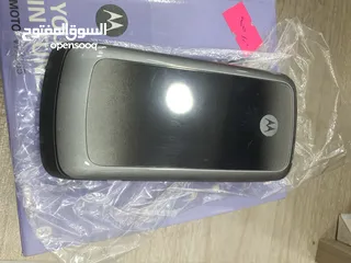  5 اجهزة مخزنة قديمة بالكرتونة لم تستخدم نهائيا مع كامل اغراضهم Samsung وNokia وmotorolla وغيرهم