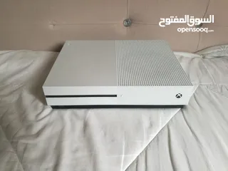  7 Xbox One S 1TB Bundle - Great Condition