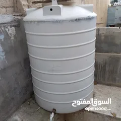  2 خزان ماء متر وباب خشب عدد2 ارتفاع مترين وعرض متر