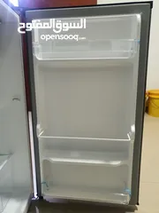  4 ثلاجة مكتب جولد 90 لتر لون أسود