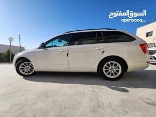  4 سكودا اوكتافيا  محرك 1600 cc تيربو محرك بوش  السيارة دهان شركة  فش فيها ولا ضربة  إمكانية البدل على