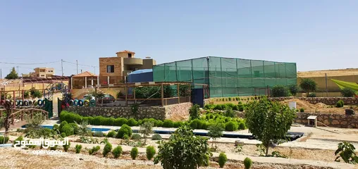  11 مزرعة فاخرة جدا مع بركة سباحة وملاعب في منطقة حوارة . جنوب عمان بسعر مميز