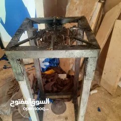  11 مجلى ستيلس ثقيل صناعي  ثلاجة بحاجه الى مروحة  طاوله ستيلس  غاز عين وحدة كانون كبير طول مترين عرض 40س