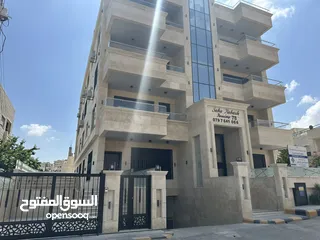  3 شقه ارضيه جديده مع تراس و كراج لم تُسكن بعد للبيع