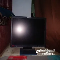  9 شاشه   Lenovo thinkvisio لا تاخذ مساحه كبيره من المكتب