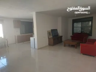  11 شقه في البيره قرب شارع القدس