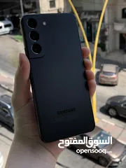  4 سامسونج جلاكسي اس 22 عادي 256 جيجا جهاز نظيف جداً لزقته عليه الجهاز تقريباً جديد مش شبه جديد