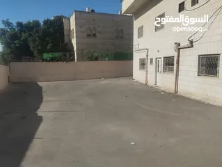  13 طابق كامل للايجار مع ساحة خارجيه