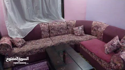  1 طقم كنب كورنر بحالة جيدة