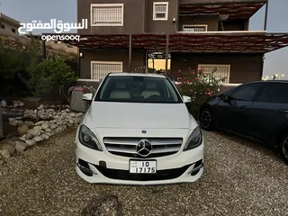  3 Mercedes-Benz  B250E