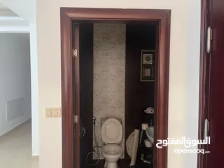  27 شقه طابق اول غير مفروشه للبيع في منطقة الكرسي