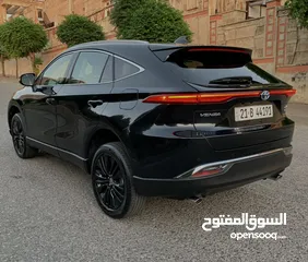  3 Toyota Venza 2022 XLE