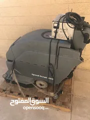  6 ماكينات تنظيف سجاد وجلي بلاط امريكيه للبيع
