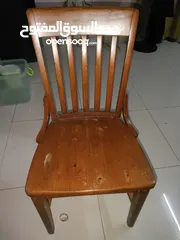  4 good condition table and chairs.