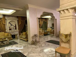  9 ڤيلا للبيع في تلاع العلي منطقة راقية وهادية جداً شارع المحمدية جميع الخدمات بجانب الڤيلا موقع رائع