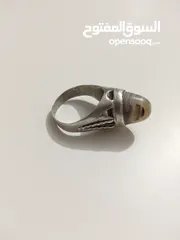  1 خاتم انتيك مرصع بحجر سليماني نادر