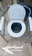  1 كرسي ثابت حمام طبي مقعدة طبي للاستخدام داخل الحمام و الغرف مع دلو اضافي
