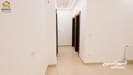  11 شقة بسعر مغري شارع المطار حي النخيل طابق ثالث مع روف دوبلكس  مساحة 225 م وترس خارجي 90 متر