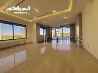  3 شقة ارضية مع ترس للبيع في رجم عميش، بمساحة بناء 225م