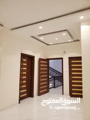  5 عماره اربعه دورو وبدروم عمل وتشطيبات درجه اولي داخل ارقي احياء المثلث الذهبي بيت بوس