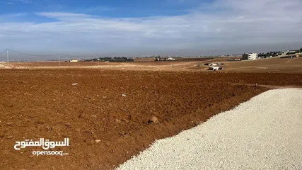  16 مادبا  غرب دورية الشرطة  مدخل مادبا الشرقي 6 دونم ارض  سكنيه مميزة عل شارع معبد