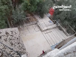  11 عمارة 4 طوابق للبيع في حي نزال على دونم ارض تحتوي 8 شقق وروف من المالك