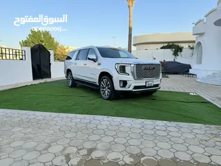  1 GMC YUKON DENALI نظيفة جدا بحالة الوكالة