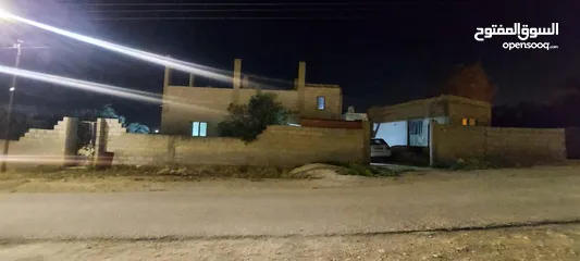  1 بيت مستقل للبيع في المفرق بلعما الزيتونه  قوشان مستقل  ومسور بلكامل مسطح 140 يبعد عن مدرسة البنات