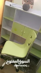  2 مكتبه لغرف أطفال مع كرسي بحاله ممتازه شبه وكاله للبيع في اربد الحي الشرقي حي تلول للتواصل