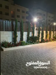  22 شقة ارضية مساحة 240 متر مع حديقة وتراس 180 متر