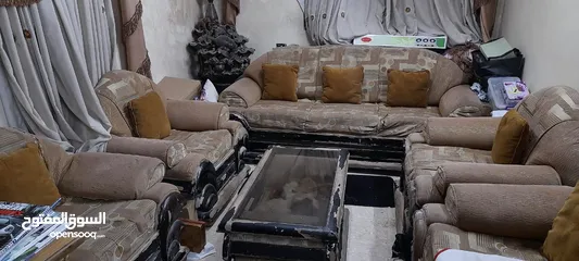  3 طقم كنبايات كويتي خشب زان للبيع ومع طاولة