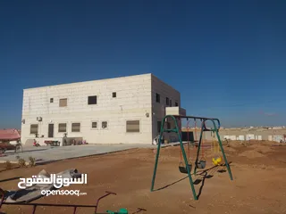  5 فيلا ومزرعة 5 دونومات للبيع في الموقر