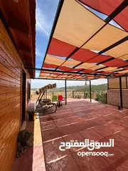  4 كوخ خشبي غرفتين نوم وصالون وحمام ومطبخ وثلاجه وشاشه ومكيف وغاز وساحه خارجيه مع اطلاله مميزه