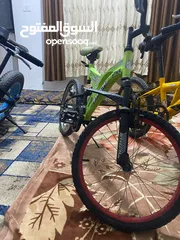  3 ثلاث بسكليت واحد كبير واثنين وسط بحاله ممتازه