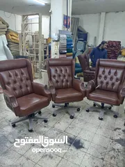  1 كرسي مديرجلد الماني  فخم بافضل الاسعار ومتوفر لدينا اطقم كنب مميزة بافضل الاسعار من المصنع مباشررة