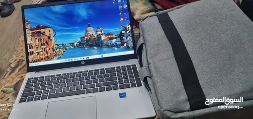  1 لابتوب hp شبه جديد