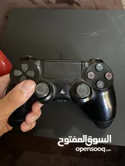  11 بلايستيشن 4 ( 1 تيرا ) نظيف مع ايدتين بسعر مناسب جدا