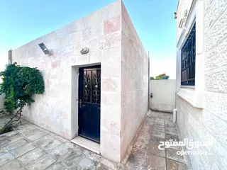  10 فيلا مميزه في منجا قرب طريق عمان مادبا
