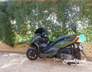  4 دراجة سكوتر كوادرو ثلاثية العجلات صناعة سويسرية محرك 350cc موديل 2019